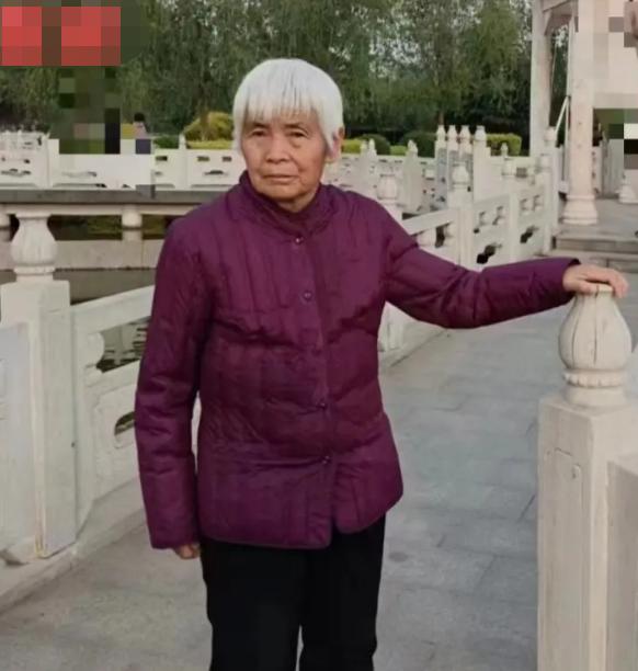 走失者照片 运城市急寻：八旬老太走失，穿灰花色...