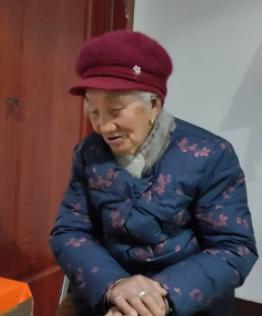 走失者照片 洛阳市急寻：八旬老太走失，穿红色上...