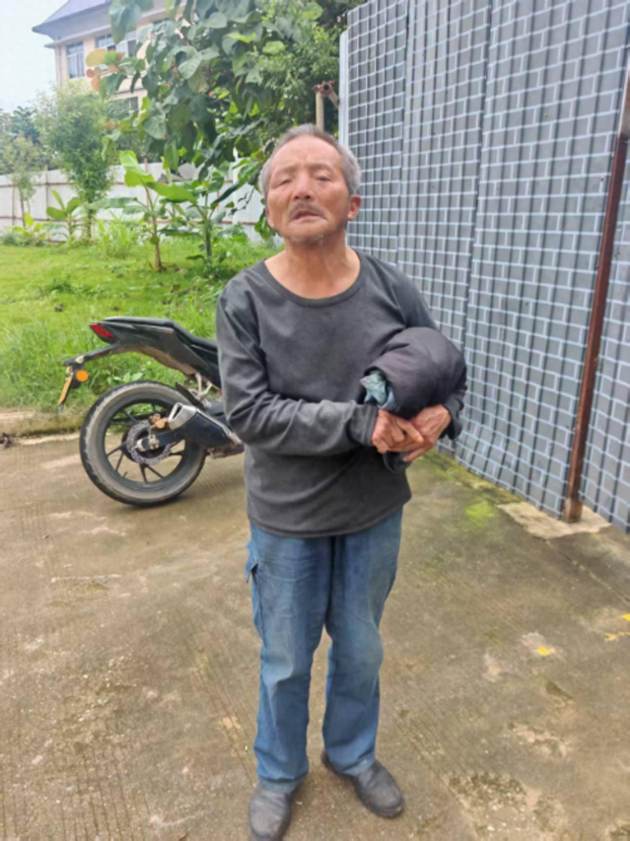 走失者照片 普洱市寻亲：六旬老人被救助，穿浅深...