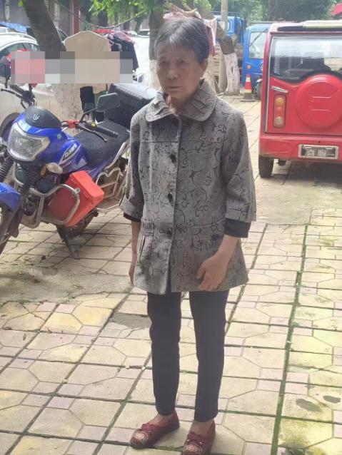 走失者照片 南充市急寻：七旬老太走失，穿蓝色拖...