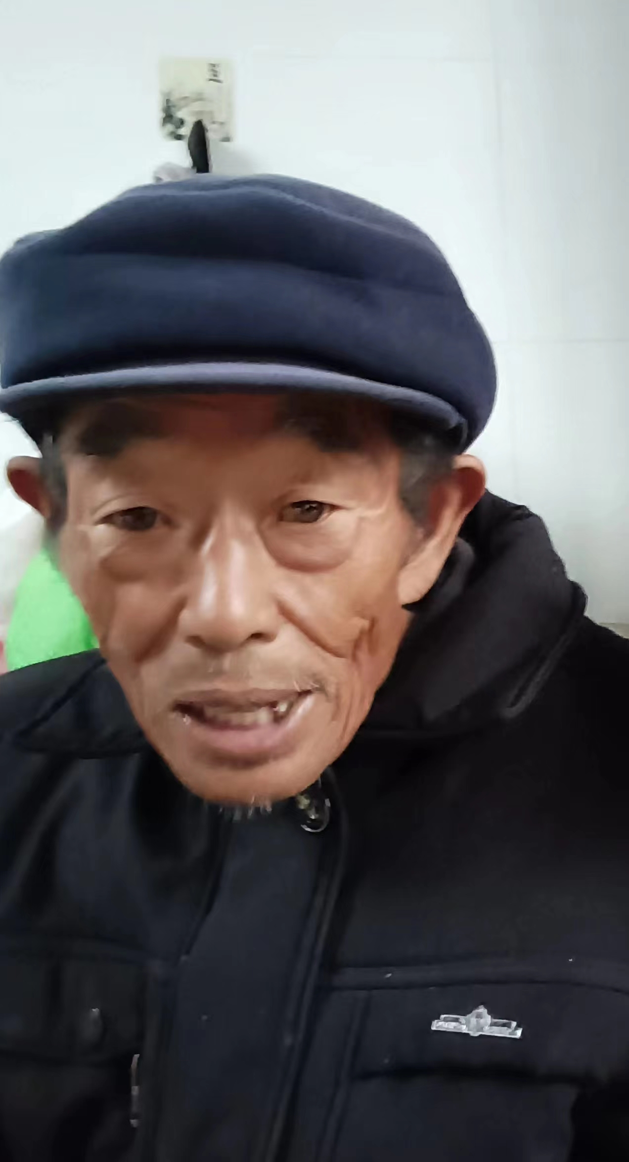 走失者照片 周口寻人：七旬老人走失，戴蓝色帽子...