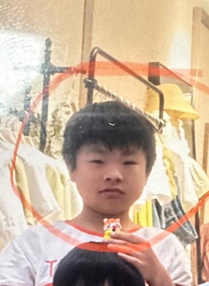 走失者照片 孩子快回家！信阳12岁男孩失联，穿...