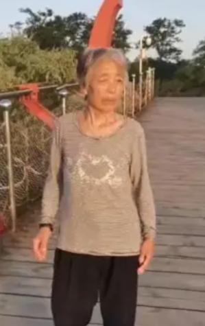 走失者照片 宝鸡寻人：七旬老太失联，穿灰色短袖...