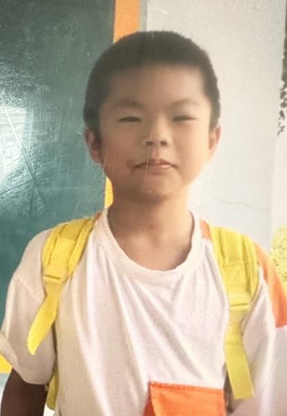 走失者照片 孩子快回家！信阳12岁男孩失联，穿...