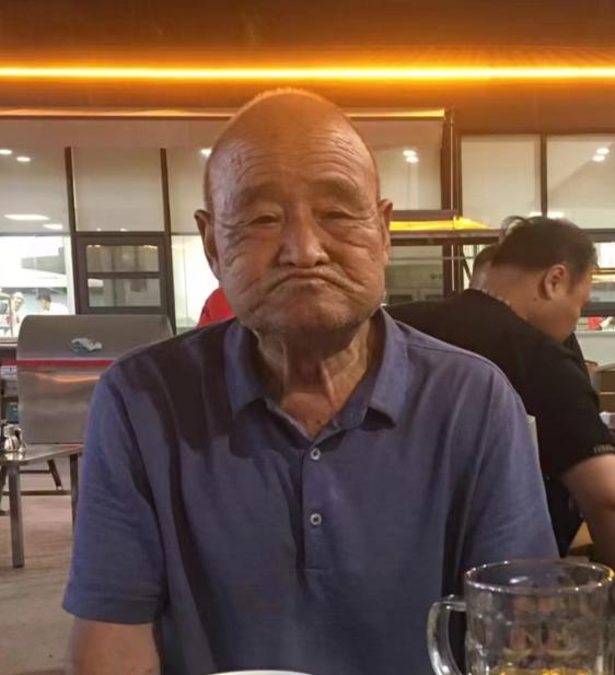走失者照片 临沂寻人：八旬老人走失，穿灰色短袖...