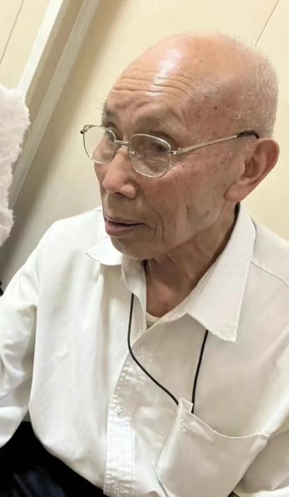 走失者照片 贵阳市寻人：八旬老人失联，戴草帽，...