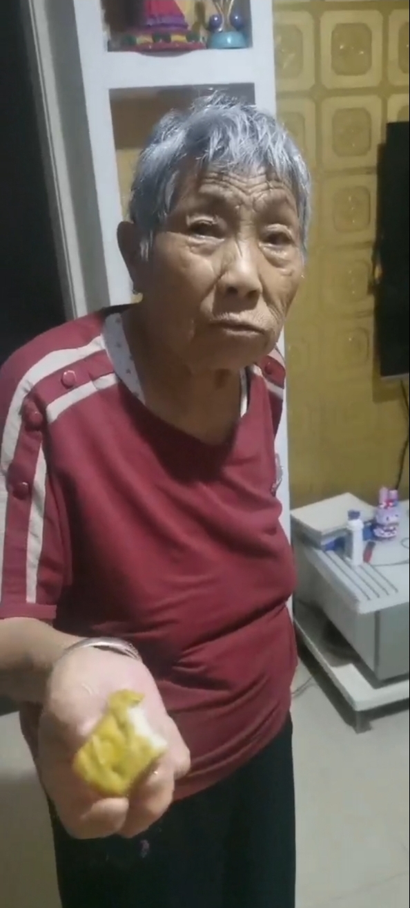 走失者照片 大同急寻：八旬老太走失，穿红色上衣...
