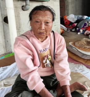 走失者照片 桂林寻亲：六旬老太被救助，穿粉红色...