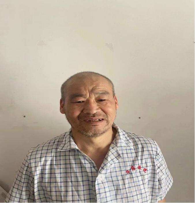 走失者照片 青岛寻亲：六旬老人被救助，高约1米...