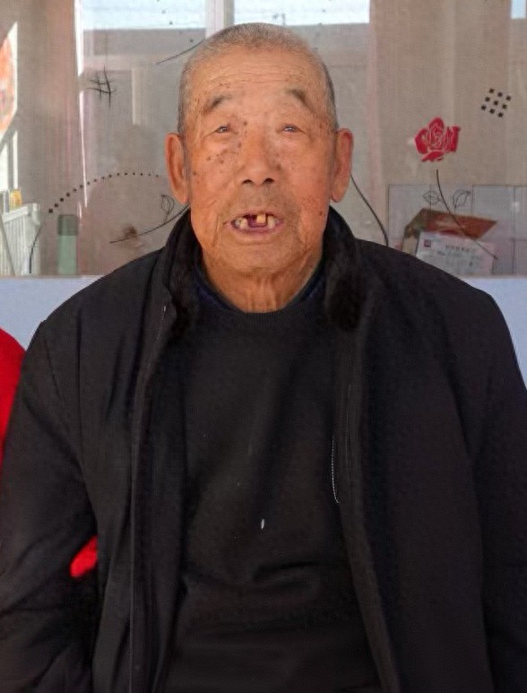 走失者照片 乌兰察布市寻人：八旬老人走失，穿深...