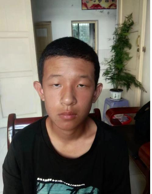 走失者照片 黔西南州寻亲：18岁男生被救助，自...