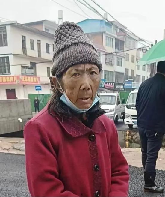 走失者照片 赣州急寻：七旬老太走失，穿红色上衣...