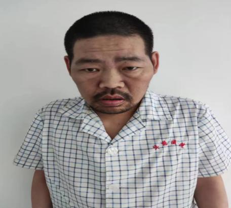 走失者照片 青岛寻亲：中年男子被救助，穿黑色棉...