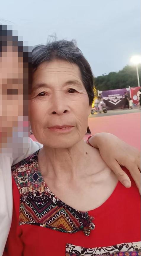 走失者照片 运城急寻：六旬老太走失，穿红色短袖...