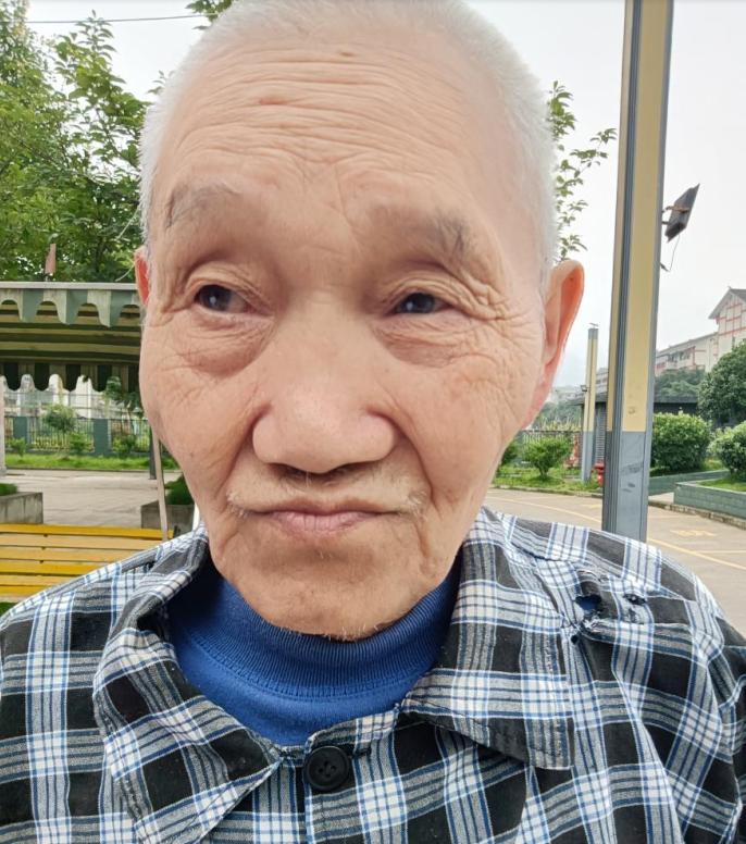 走失者照片 重庆七旬老人被救助，高1米7，重6...
