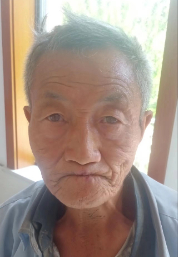 走失者照片 渭南寻亲：七旬老人被救助，偏瘦，高...