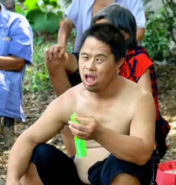 走失者照片 南阳邓州急寻：中年男子走失，患唐氏...