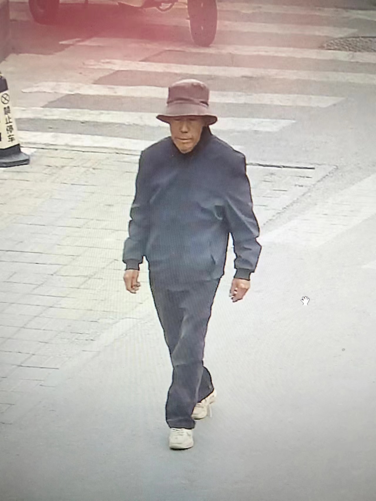 走失者照片 菏泽市急寻：七旬老人失联，戴灰色礼...