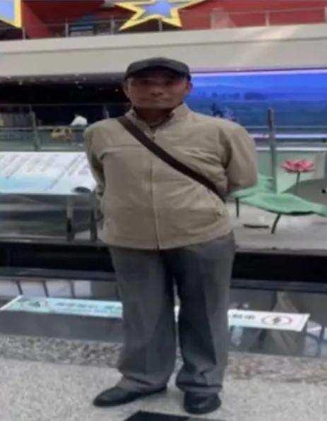 走失者照片 大庆急寻：六旬老人走失，穿天蓝色防...