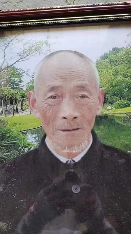 走失者照片 驻马店急寻：八旬老人走失，穿灰色短...