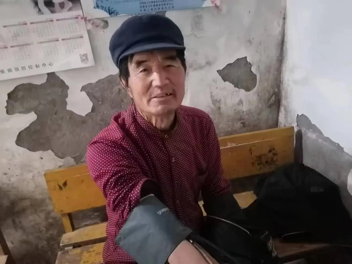 走失者照片 周口市急寻：六旬老人失联，穿灰色上...