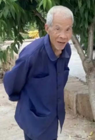 走失者照片 德阳急寻：八旬老人走失，穿蓝色中山...