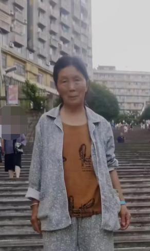 走失者照片 重庆寻人：七旬老太走失，穿深蓝色上...