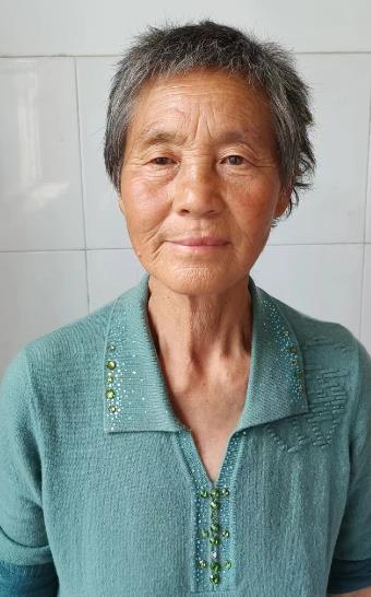 走失者照片 信阳寻亲：六旬老太被救助，左手食指...