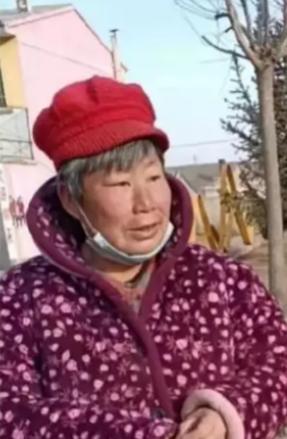 走失者照片 大同寻人：六旬老太走失，戴红色帽子...