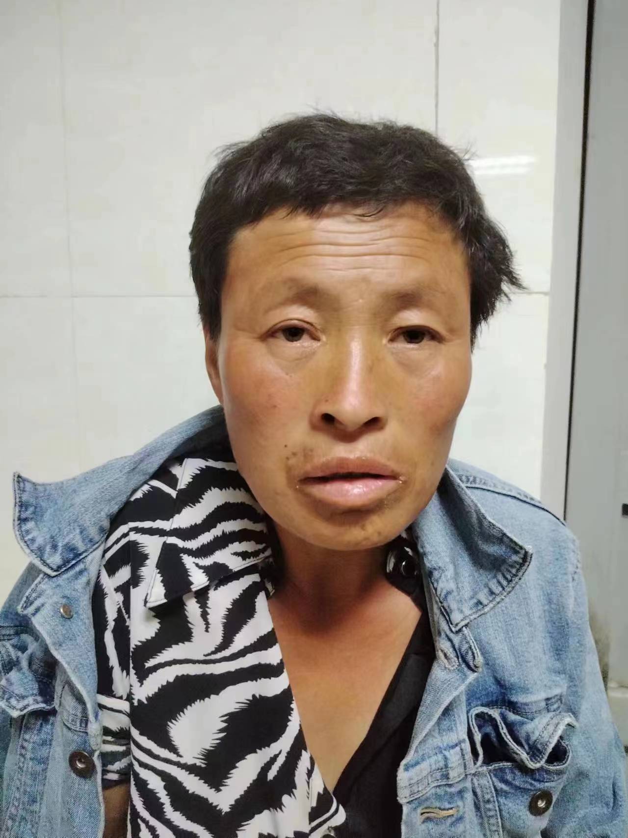 走失者照片 咸阳寻亲：中年女子被救助，穿蓝色牛...