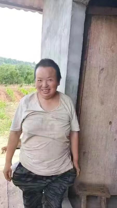 走失者照片 成都寻亲：五旬女子被救助，穿白色上...