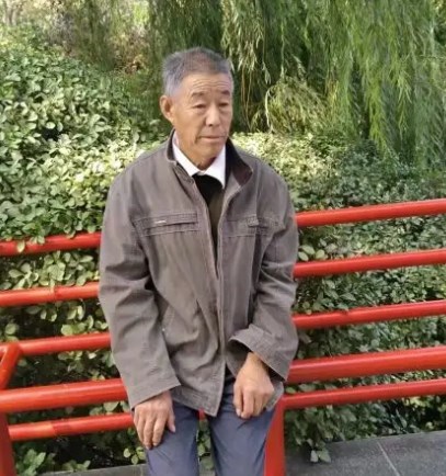 走失者照片 济南急寻：七旬老人走失，患小脑萎缩...