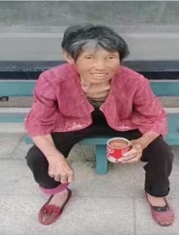 走失者照片 滁州市急寻：七旬老太走失，穿深紫红...