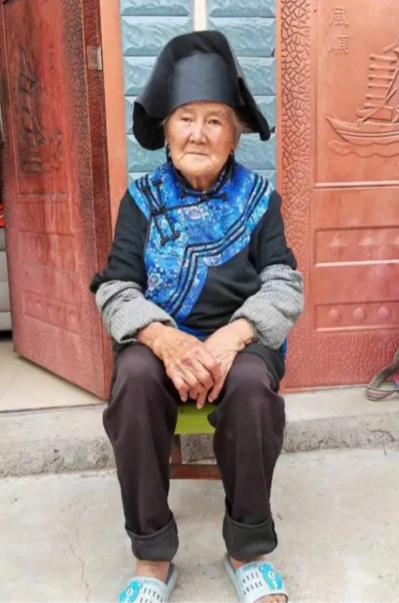 走失者照片 凉山州急寻：七旬老太走失，穿黑色裤...