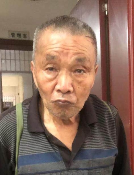 走失者照片 帮他回家：重庆八旬老人被救助，穿条...