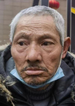 走失者照片 重庆寻亲：六旬老人被救助，戴灰色帽...