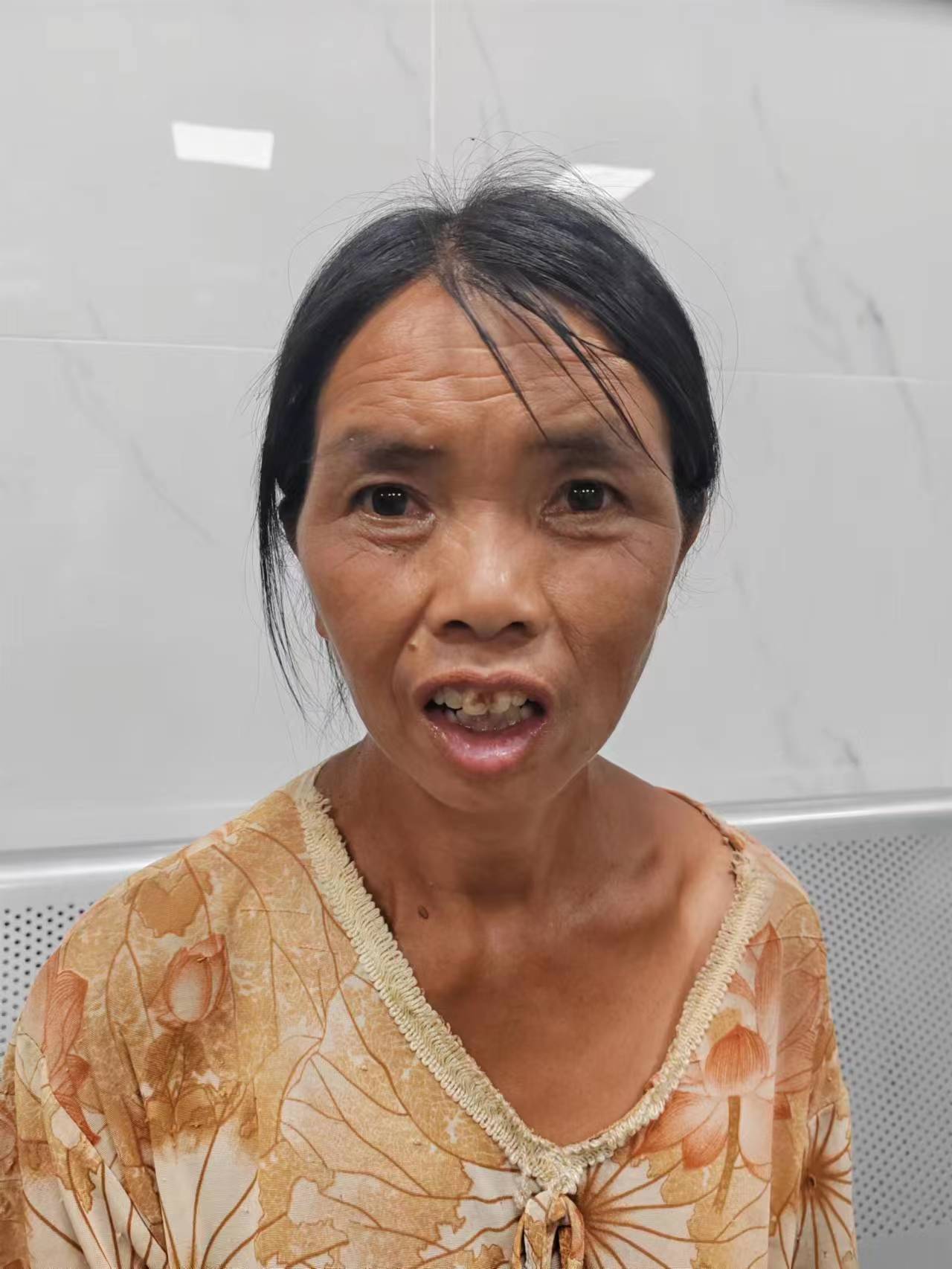 走失者照片 邵阳市寻亲：五旬女子被救助，穿黄色...