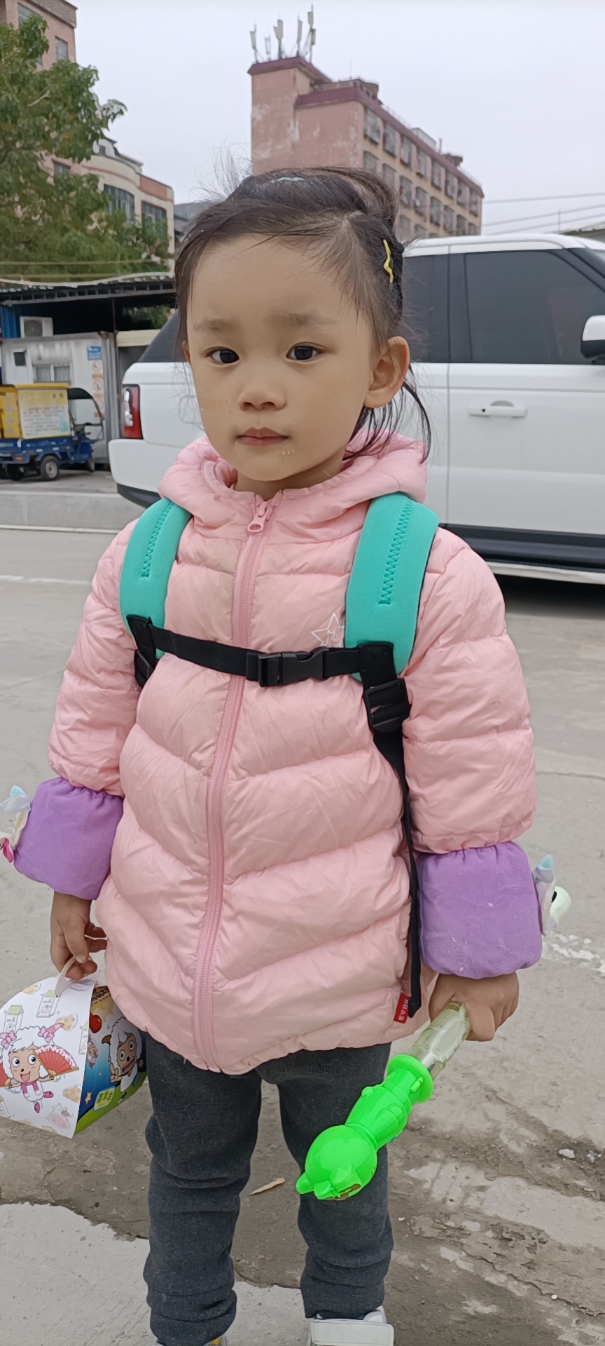 走失者照片 广州急寻：4岁女孩失联多日，穿绿色...