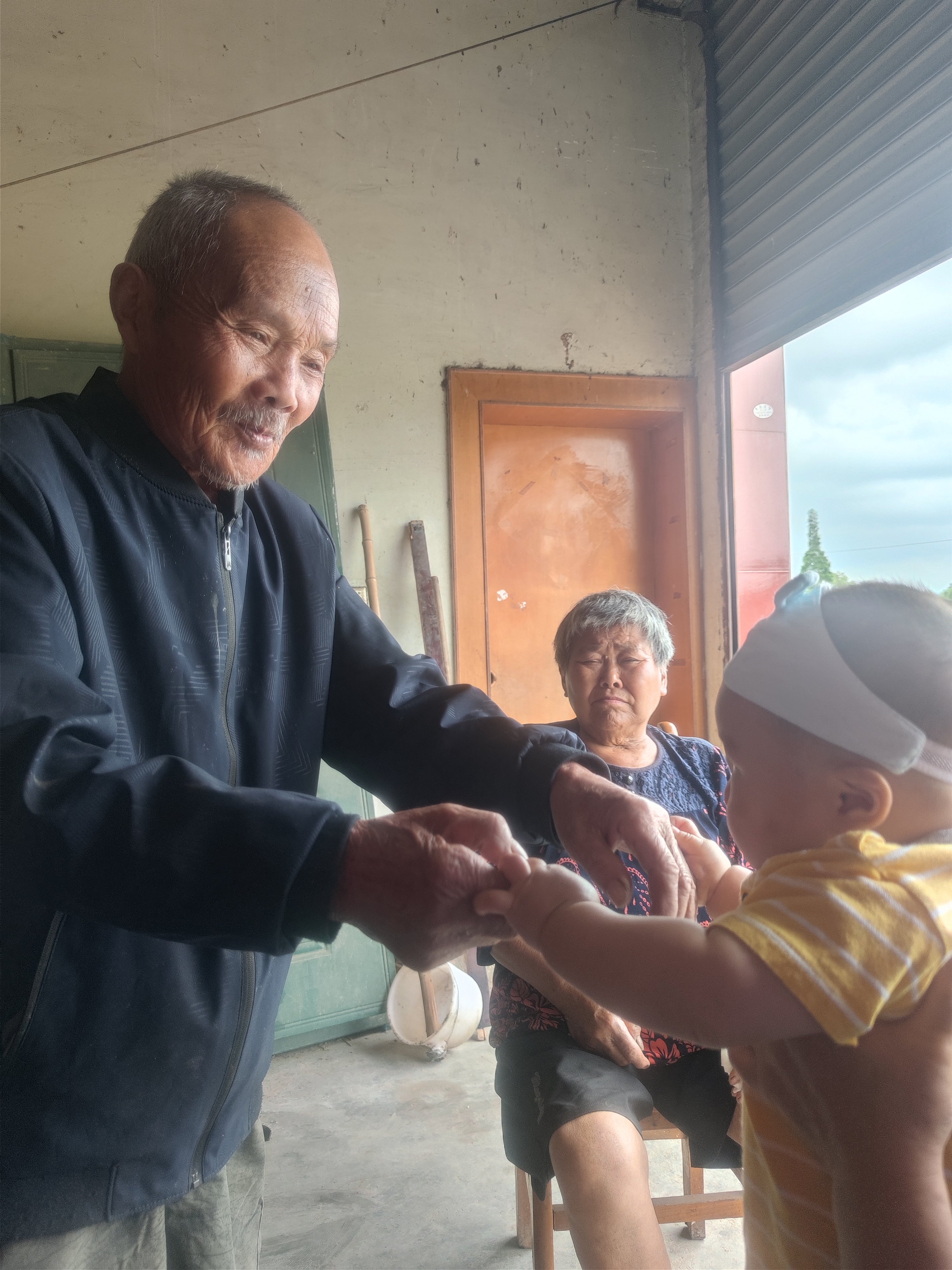 走失者照片 成都急寻：七旬老人失联，穿灰色短袖...