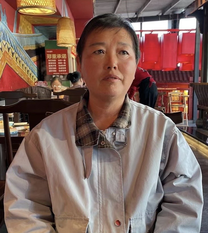 走失者照片 长治六旬老太走失，穿浅蓝色外套，拿...