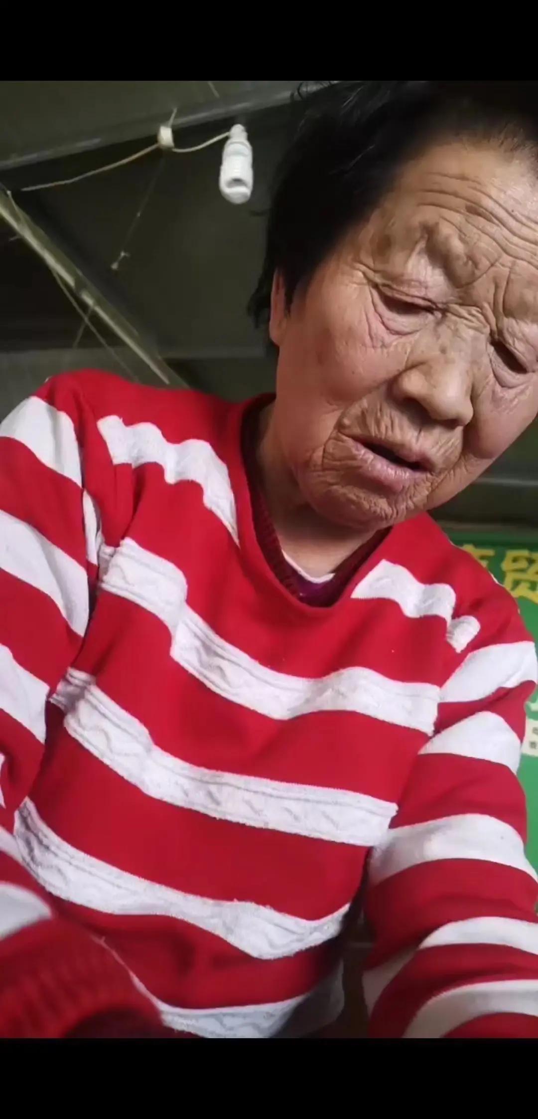 走失者照片 庆阳急寻:七旬老太走失,患小脑萎缩...