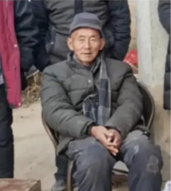 走失者照片 商丘急寻：七旬老人走失，穿白色上衣...
