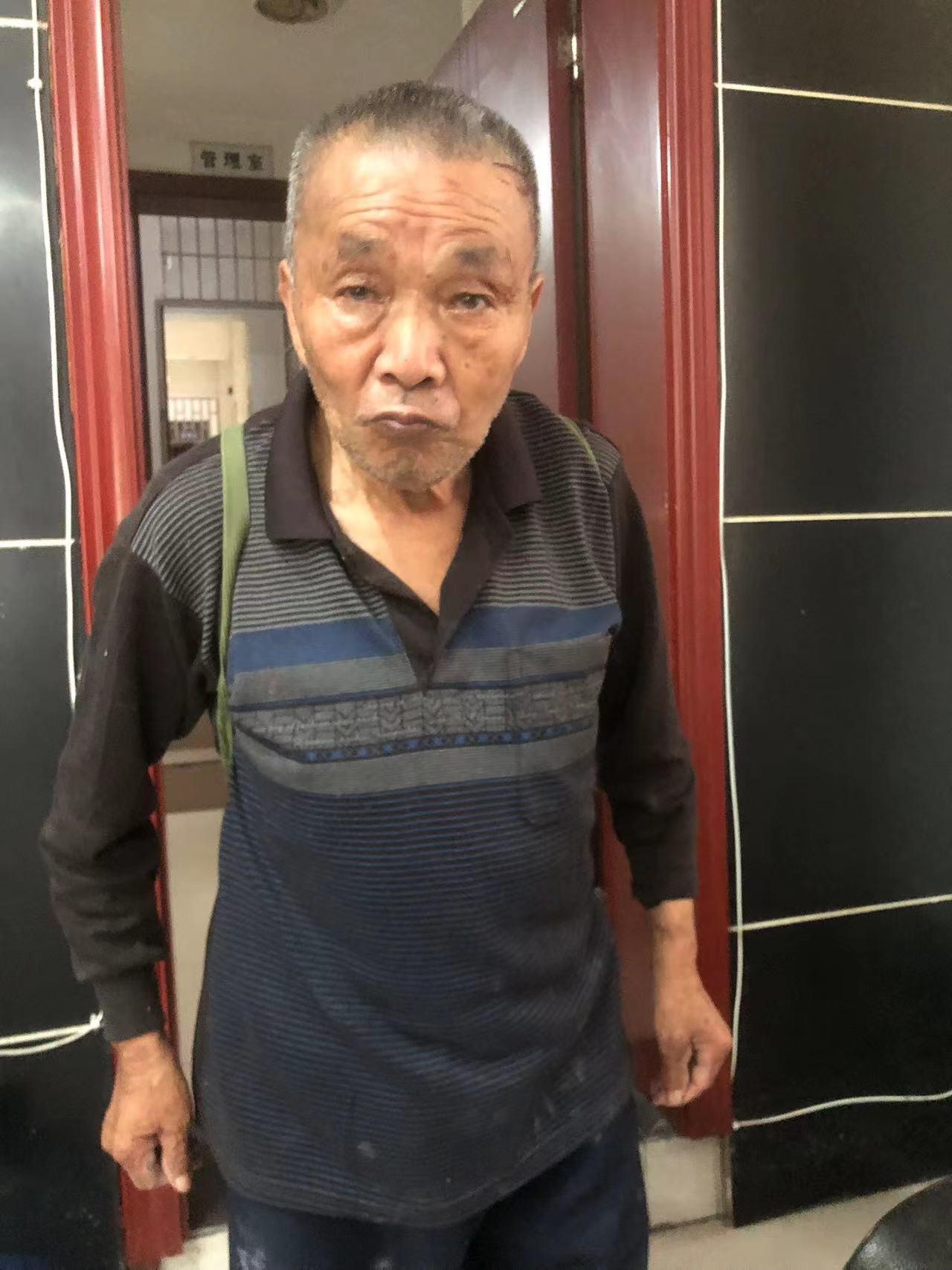 走失者照片 帮他回家：重庆八旬老人被救助，穿条...