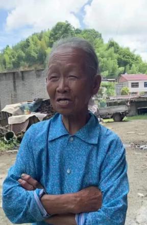 走失者照片 三明急寻！八旬老太失联，穿红白花纹...