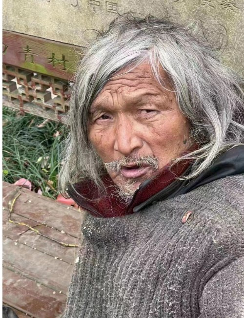 走失者照片 上海寻亲：六旬老人被救助，自述叫胡...