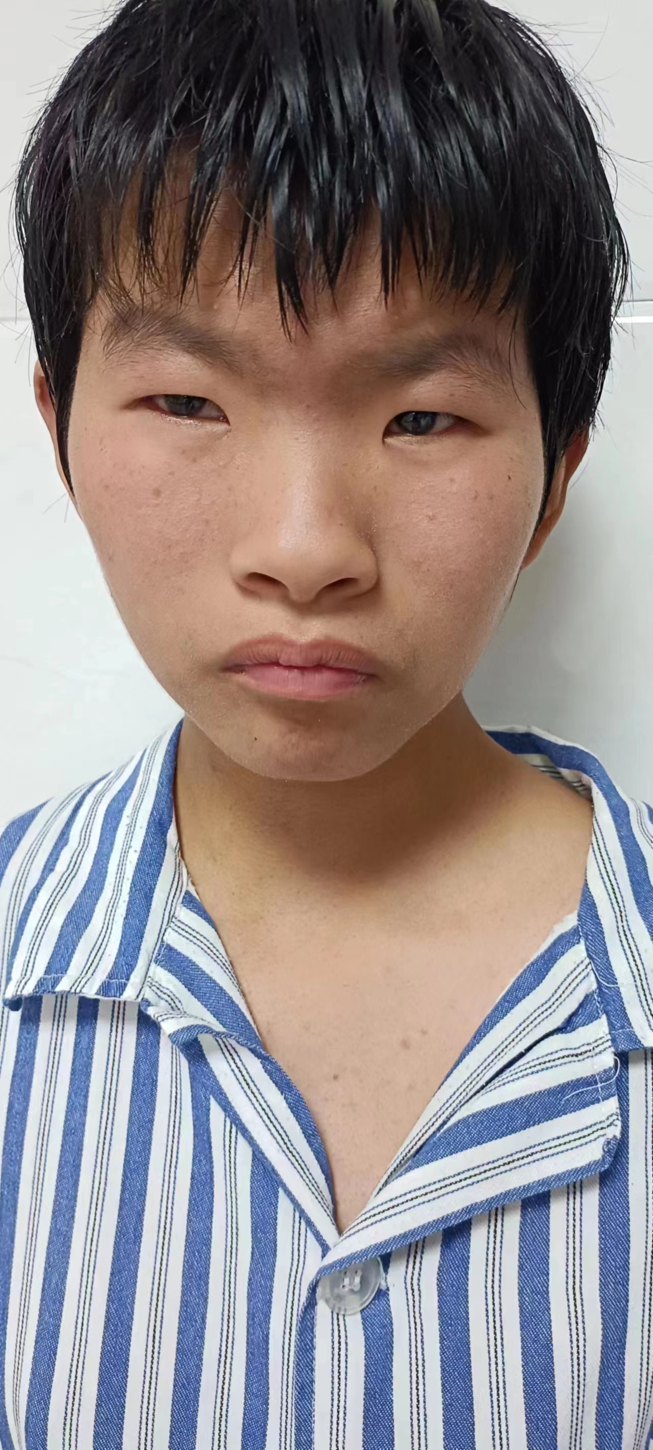 走失者照片 周口寻亲：15岁女孩被救助，穿黄色...