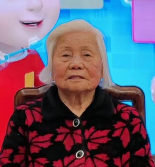 走失者照片 汕头寻人！九旬老太失联，白色短发，...