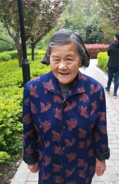走失者照片 紧急寻人：十堰八旬老太失联，花白短...