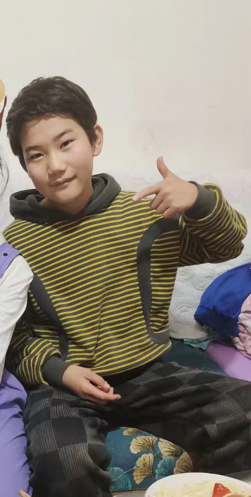走失者照片 孩子快回家！西宁13岁男孩失联，穿...