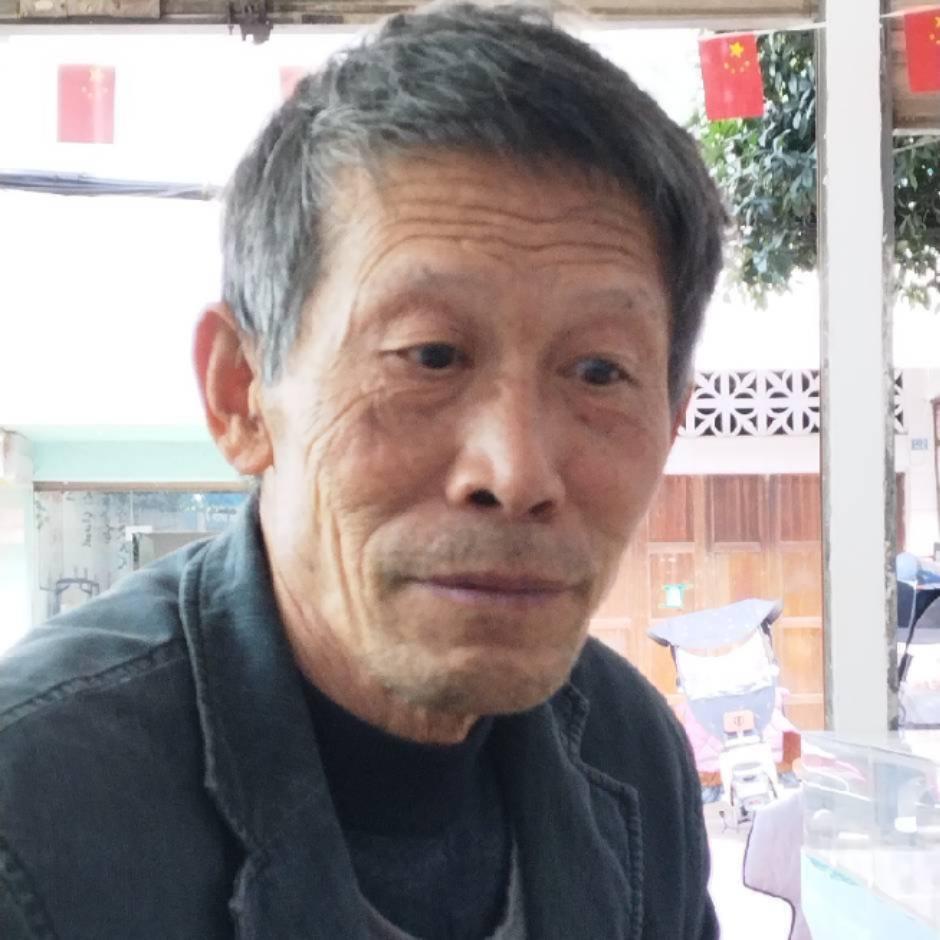 走失者照片 宜宾市寻人：六旬老人走失，穿格纹长...